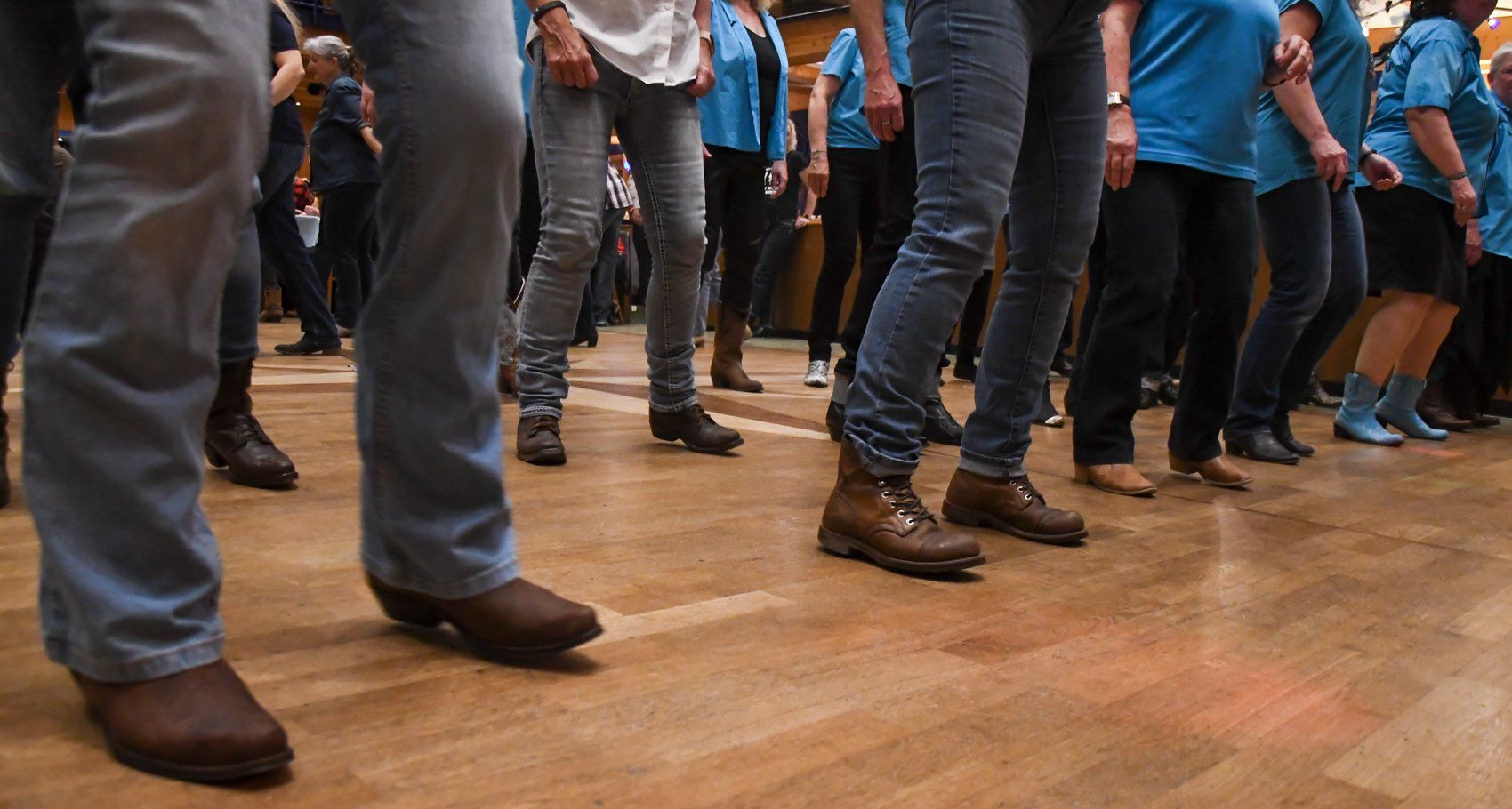 Gruppe beim gemeinsamen Line Dance